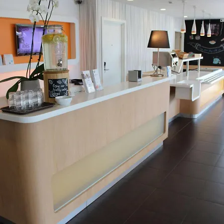 Ibis Budget Port *