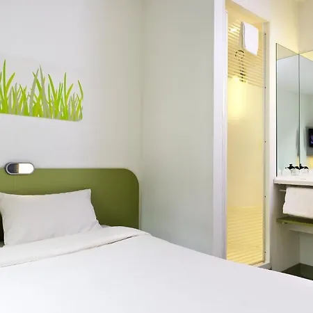 Ibis Budget Port Hotel *